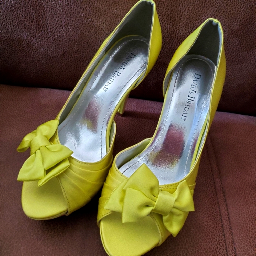 David's Bridal satin pumps with bow neon yellow 7